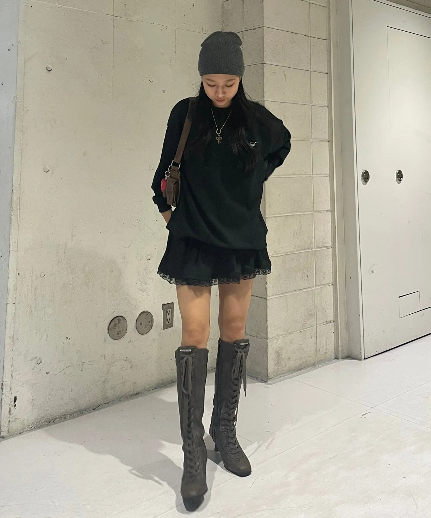 Lace layered sweat pleats skirt