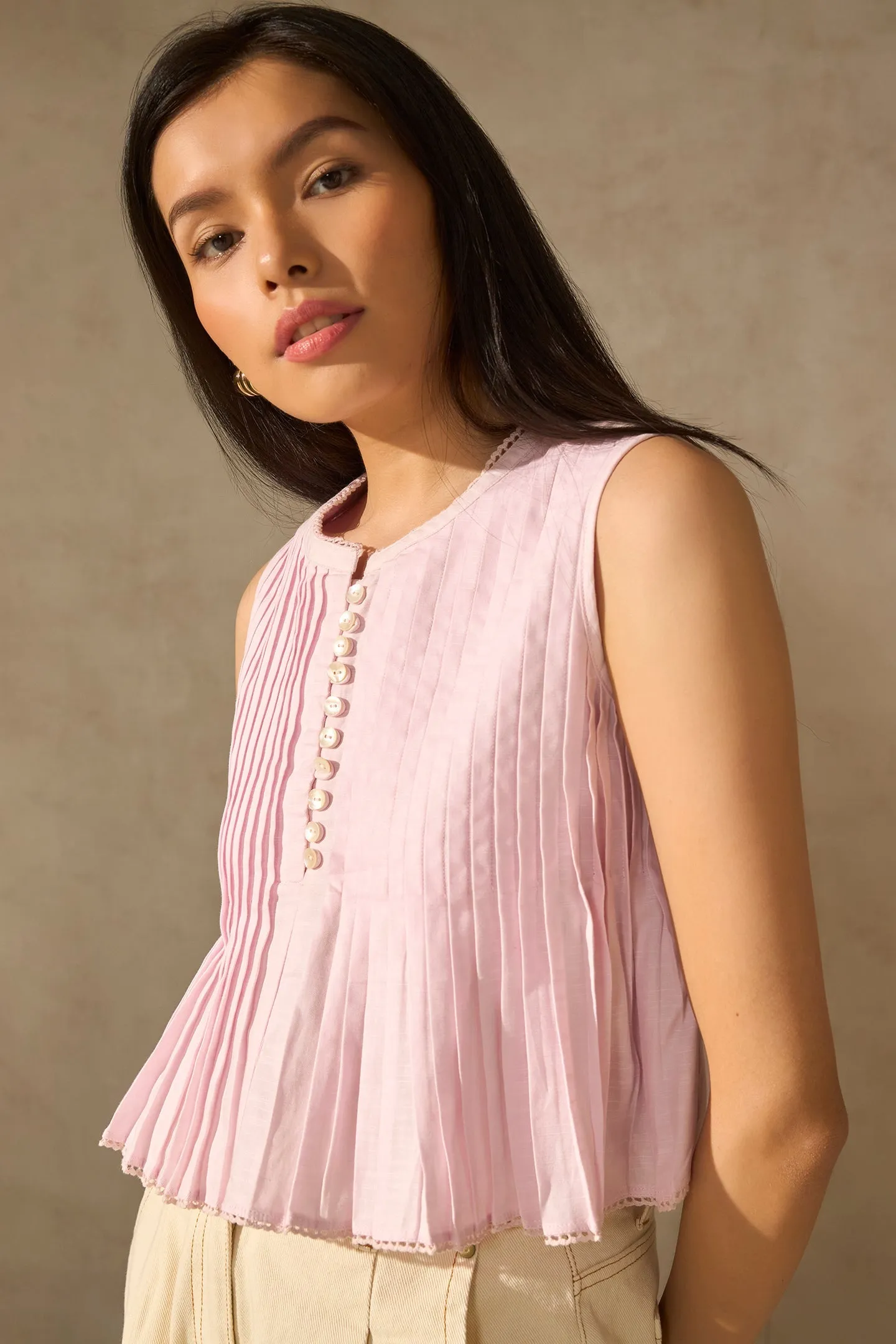 Mila|Cotton Button-Up Pleated Top