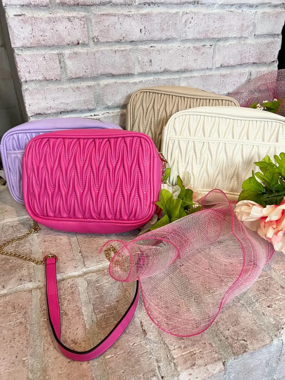 TG10542 Dana Textured Crossbody Bag With Chain Strap