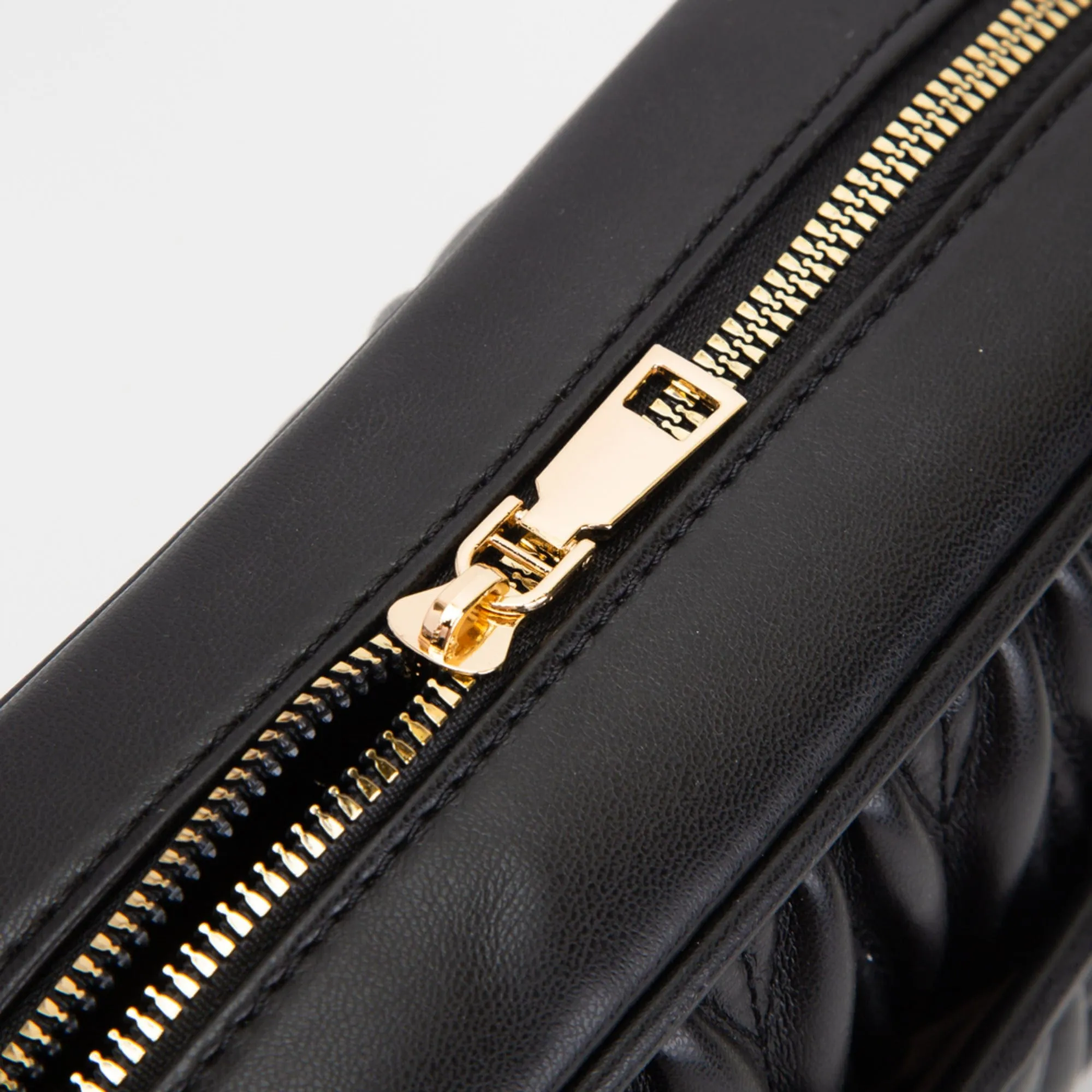 TG10542 Dana Textured Crossbody Bag With Chain Strap